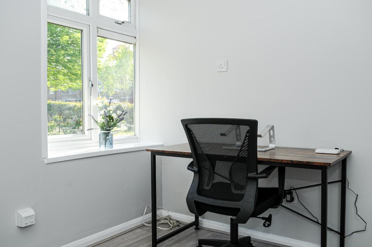 Greater London, 1 Bed London Flat, Parking, Nr Metro Stations, 15Mins To London Apartment Luaran gambar